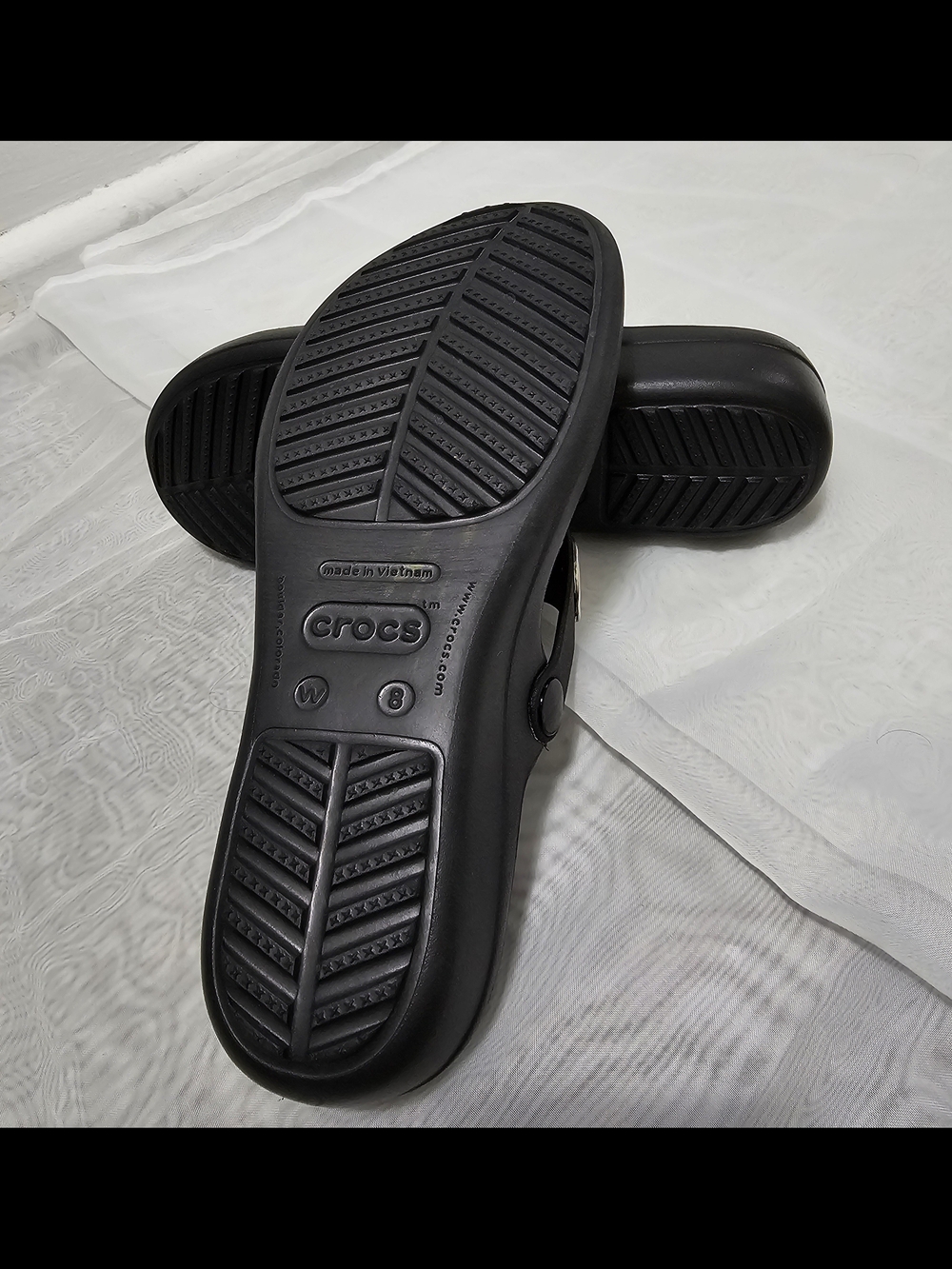 Crocs Women'sBlack/SilverThong WedgeSlip On Sandals Logo Synthetic Size US 8 UK6 - Picture 7 of 9